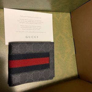 Men’s Gucci wallet